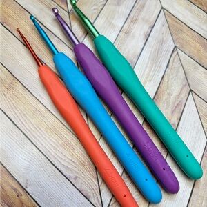 Colorful Ergonomic Crochet Hook Set
